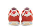 Vista superior do Nike Nike Cortez Picante Red mostrando abertura, lingueta e cadarços