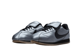 Vista superior do Nike Nike Cortez SE Tiempo Pack Metallic Cool Grey mostrando abertura, lingueta e cadarços