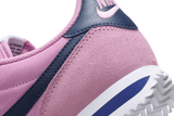 Vista em detalhe do Nike Nike Cortez Textile Beyond Pink mostrando textura do material e acabamento