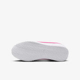 Vista traseira do Nike Nike Cortez White Laser Fuchsia mostrando calcanheira e detalhes do solado