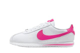Vista lateral do Nike Nike Cortez White Laser Fuchsia mostrando design do cabedal e logo da marca