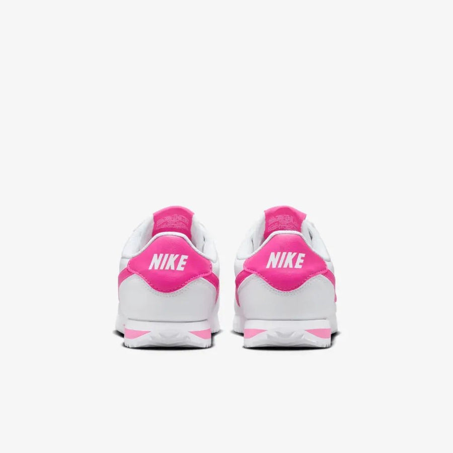 Vista superior do Nike Nike Cortez White Laser Fuchsia mostrando abertura, lingueta e cadarços