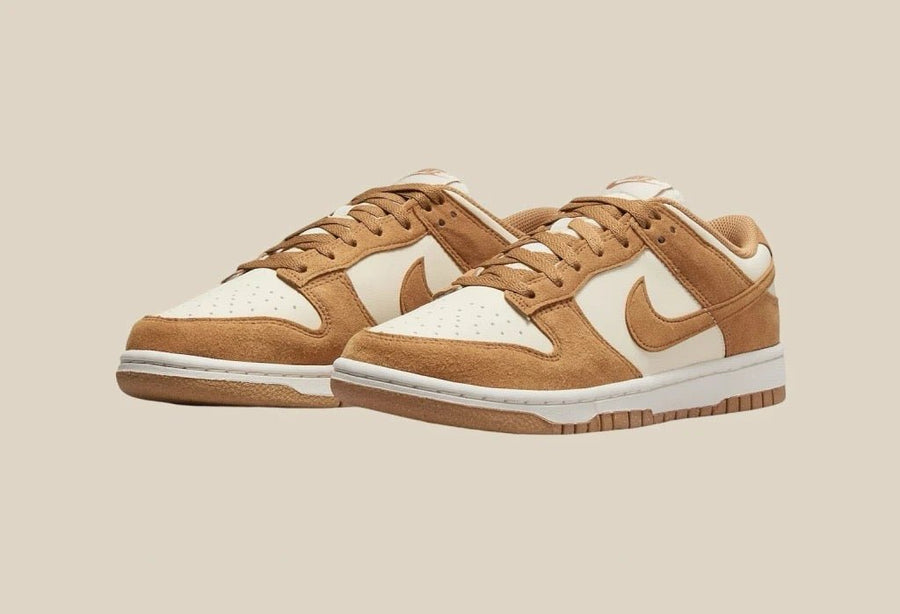 Vista frontal do Nike Nike Dunk Low Flax Suede mostrando biqueira e costuras