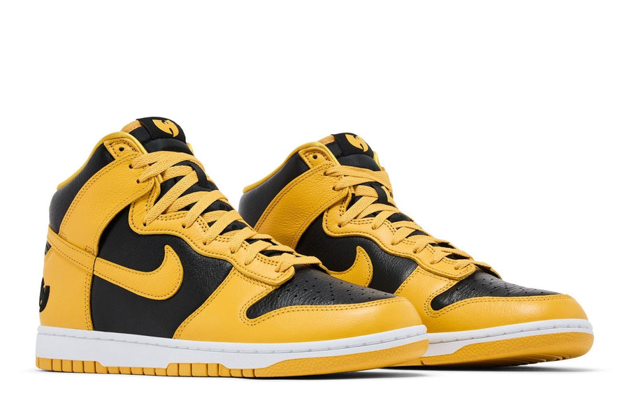 Vista frontal do Nike Nike Dunk High x Wu Tang Clan Black and Pollen mostrando biqueira e costuras