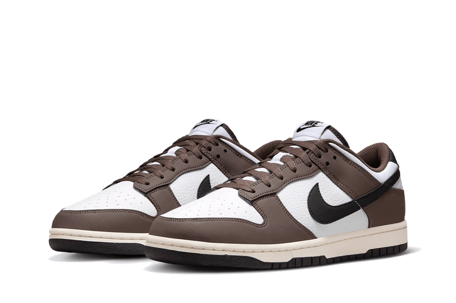 Vista frontal do Nike Nike Dunk Low Baroque Brown mostrando biqueira e costuras