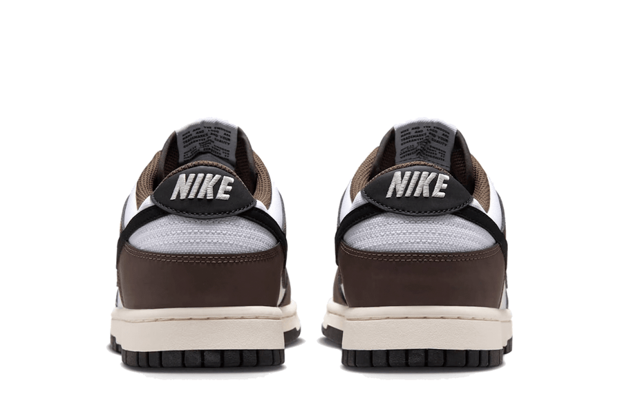 Vista do solado do Nike Nike Dunk Low Baroque Brown mostrando padrão de tração e tecnologia de amortecimento