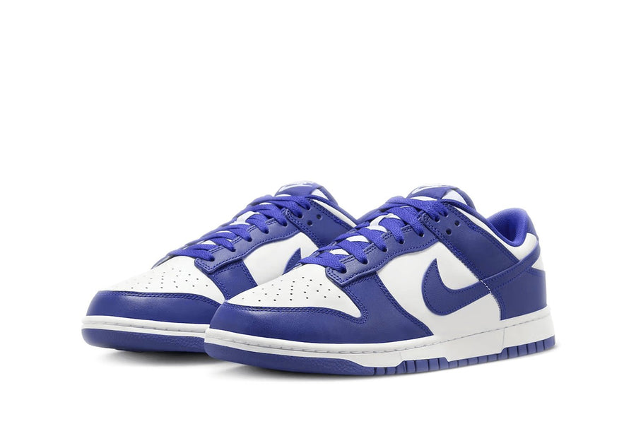 Vista superior do Nike Nike Dunk Low Concord mostrando abertura, lingueta e cadarços