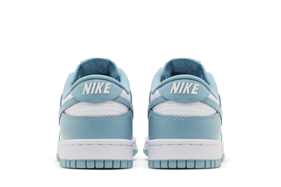 Vista superior do Nike Nike Dunk Low Denim Turquoise mostrando abertura, lingueta e cadarços