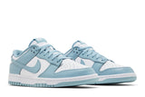 Vista frontal do Nike Nike Dunk Low Denim Turquoise mostrando biqueira e costuras