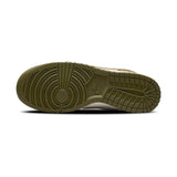 Vista frontal do Nike Nike Dunk Low Medium Olive Hemp mostrando biqueira e costuras