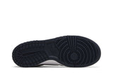 Vista traseira do Nike Nike Dunk Low Obsidian Vintage Green Azul Marinho mostrando calcanheira e detalhes do solado