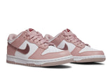 Vista frontal do Nike Nike Dunk Low Pink Velvet mostrando biqueira e costuras