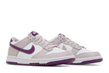 Vista frontal do Nike Nike Dunk Low Platinum Violet mostrando biqueira e costuras