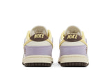Vista superior do Nike Nike Dunk Low PRM Lilac Bloom Colorido mostrando abertura, lingueta e cadarços