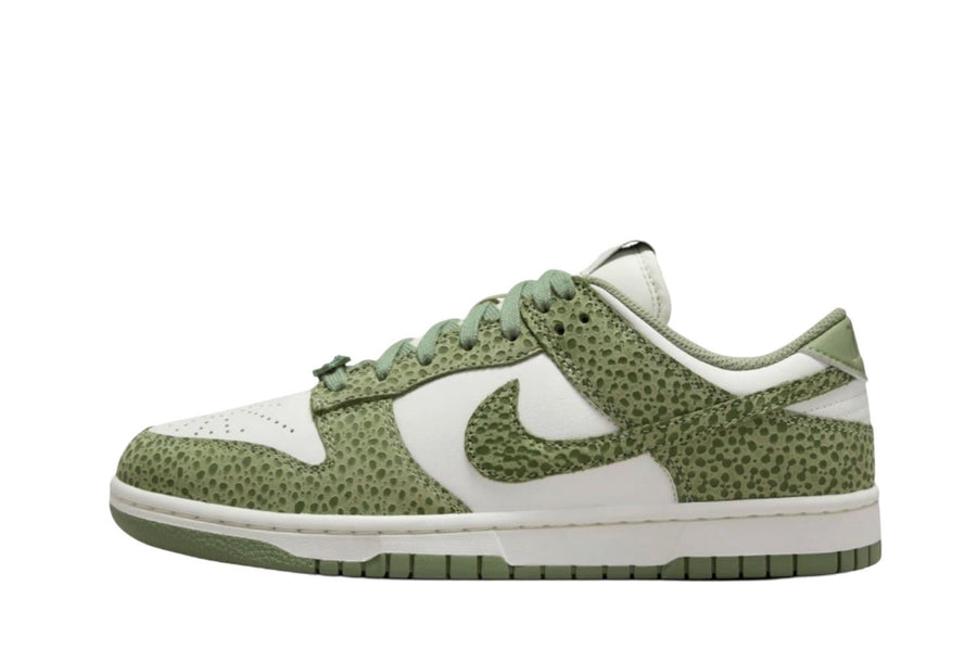 Vista lateral do Nike Nike Dunk Low Safari Oil Green mostrando design do cabedal e logo da marca