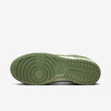 Vista traseira do Nike Nike Dunk Low Safari Oil Green mostrando calcanheira e detalhes do solado