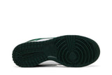 Vista traseira do Nike Nike Dunk Low Satin Green mostrando calcanheira e detalhes do solado