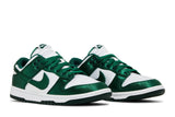 Vista frontal do Nike Nike Dunk Low Satin Green mostrando biqueira e costuras