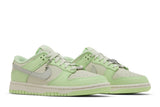 Vista frontal do Nike Nike Dunk Low Sea Glass mostrando biqueira e costuras