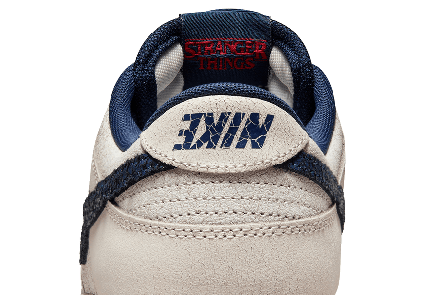 Tênis Nike Dunk Low Stranger Things Phantom Branco por R$ 5.999,99 Tênis Nike Dunk Low Stranger Things Phantom Branco por R$ 5.999,99