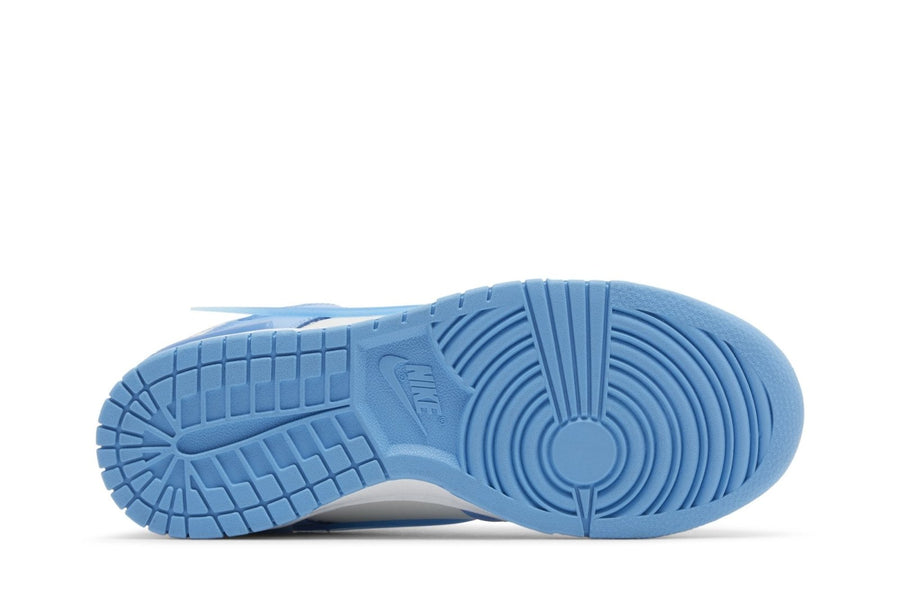 Vista traseira do Nike Nike Dunk Low Twist University Blue mostrando calcanheira e detalhes do solado