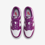 Vista traseira do Nike Nike Dunk Low Viotech mostrando calcanheira e detalhes do solado