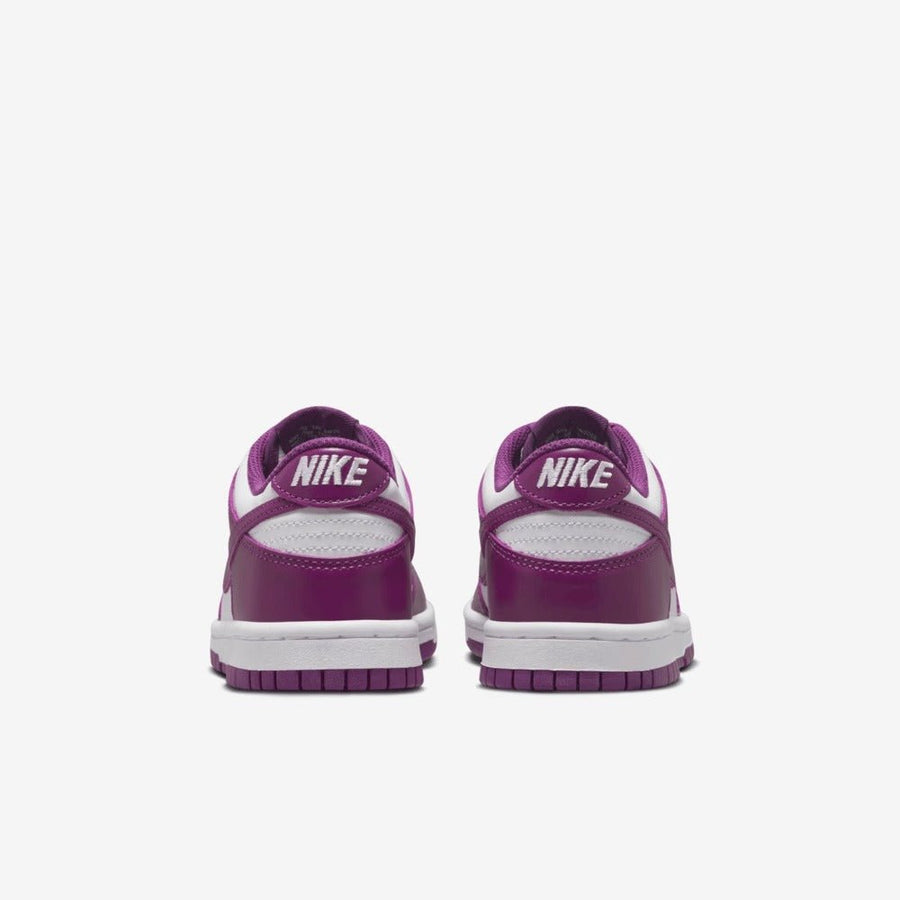 Vista superior do Nike Nike Dunk Low Viotech mostrando abertura, lingueta e cadarços