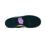Vista traseira do Nike Nike Dunk Sb x Alexis Sablone Chameleon mostrando calcanheira e detalhes do solado