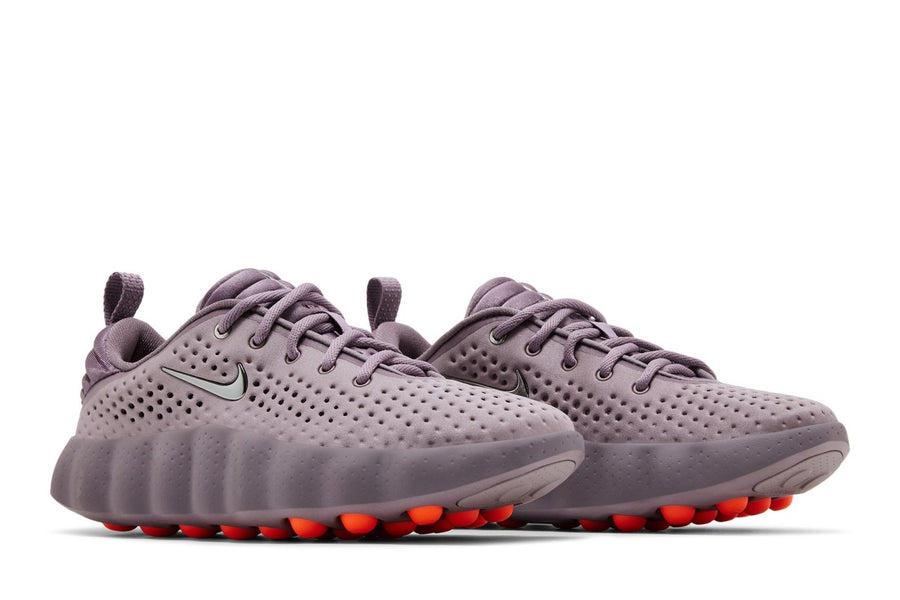 Vista frontal do Nike Nike Mind 002 Light Violet Ore mostrando biqueira e costuras