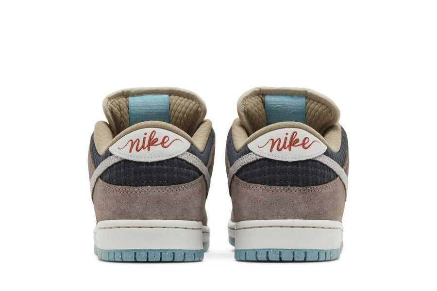 Vista superior do Nike Nike Sb Dunk Low Big Money Savings mostrando abertura, lingueta e cadarços
