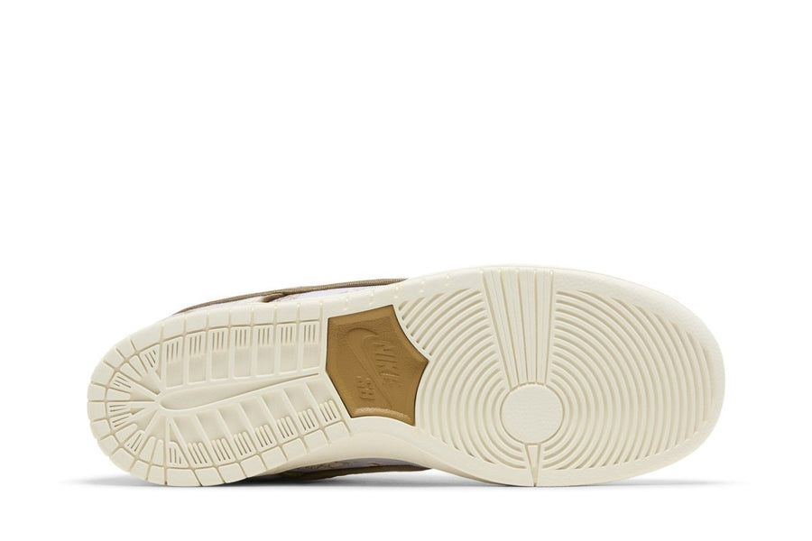 Vista traseira do Nike Nike Sb Dunk Low Premium City Of Style Colorido mostrando calcanheira e detalhes do solado