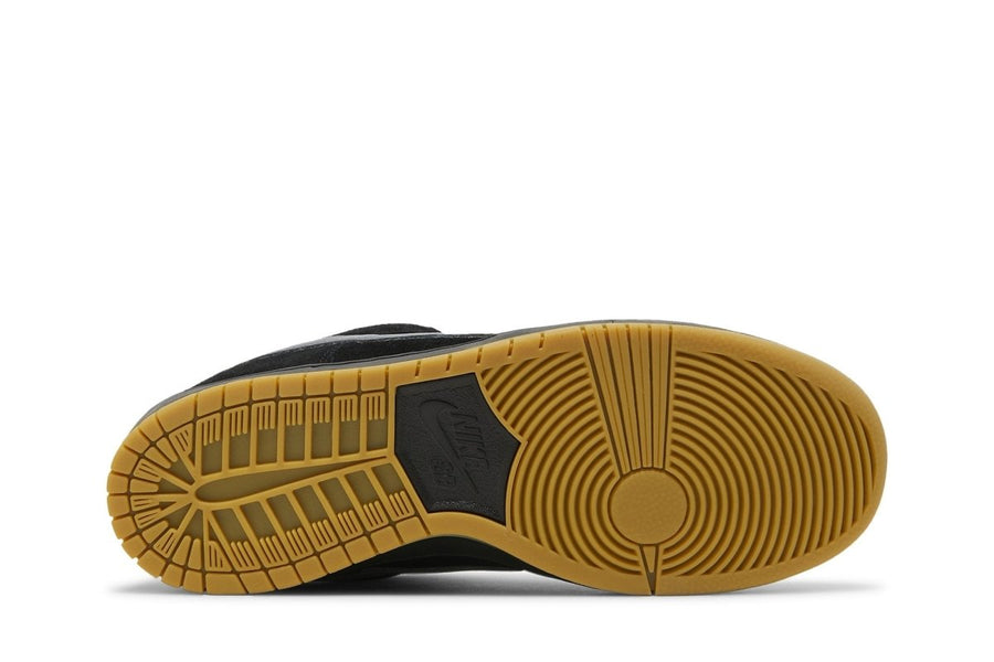 Vista traseira do Nike Nike Sb Dunk Low Pro Grey Black mostrando calcanheira e detalhes do solado