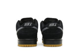 Vista superior do Nike Nike Sb Dunk Low Pro Grey Black mostrando abertura, lingueta e cadarços