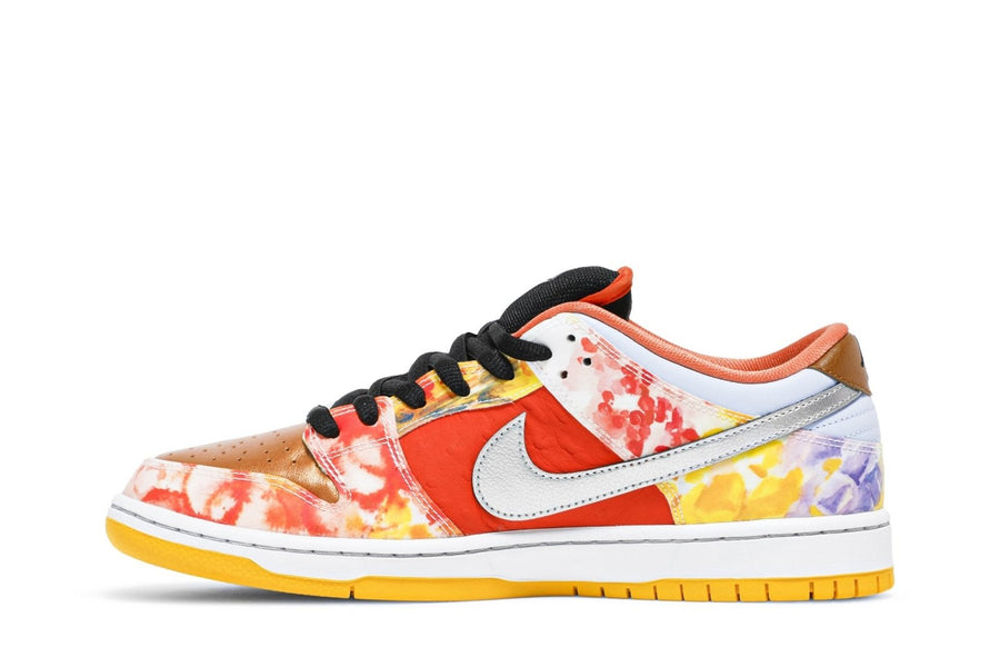 Vista lateral do Nike Nike Sb Dunk Low Street Hawker Colorido mostrando design do cabedal e logo da marca
