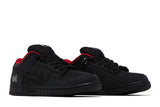 Vista em detalhe do Nike Nike SB Dunk Low Supreme 94 Black mostrando textura do material e acabamento