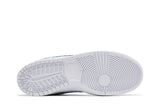 Vista traseira do Nike Nike Sb Dunk Low x Nicole Hause White University Blue mostrando calcanheira e detalhes do solado