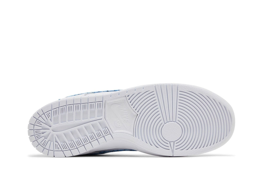 Vista traseira do Nike Nike Sb Dunk Low x Nicole Hause White University Blue mostrando calcanheira e detalhes do solado
