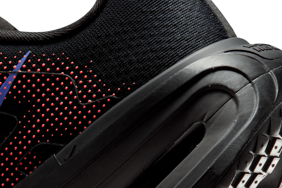 Vista na caixa do Nike Nike Vomero Premium Black Sapphire Rose mostrando embalagem original da marca