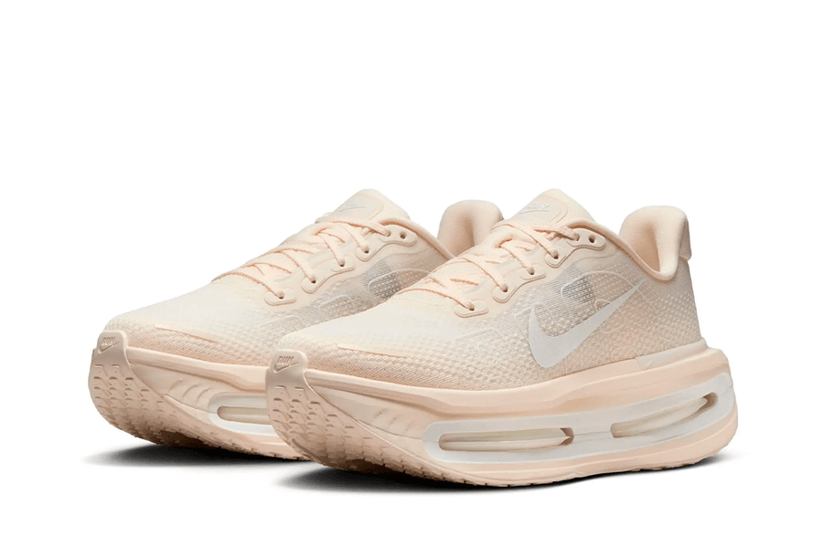 Vista traseira do Nike Nike Vomero Premium Chalk mostrando calcanheira e detalhes do solado