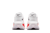 Tênis Nike Vomero Premium branco com detalhes em bright crimson