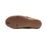 Vista lateral do Nike x Skims Nike x Skims Rift Mesh Archaeo Brown mostrando design do cabedal e logo da marca