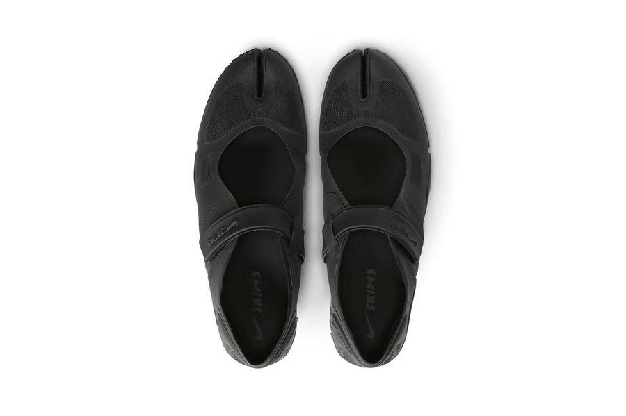 Vista traseira do Nike x Skims Nike x Skims Rift Mesh Black mostrando calcanheira e detalhes do solado