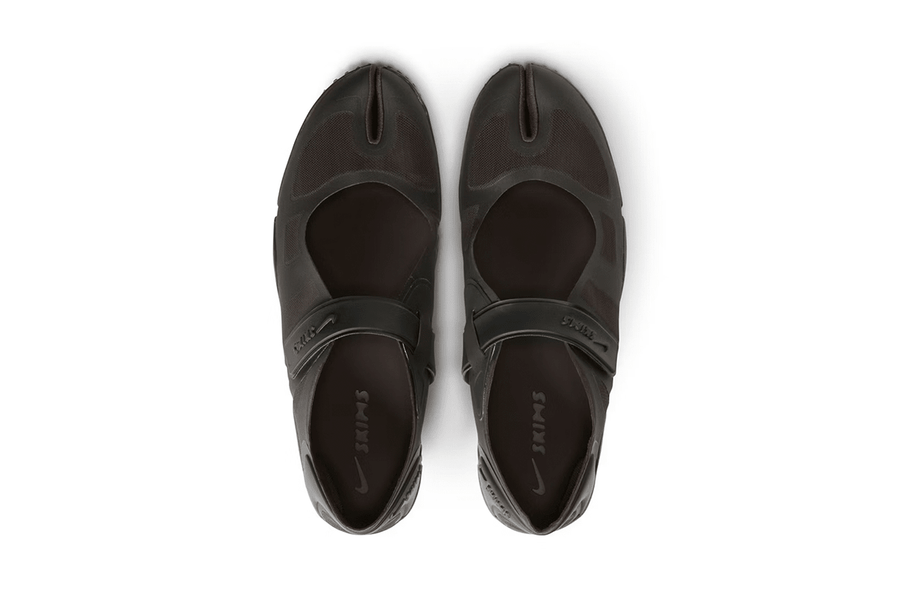 Vista traseira do Nike x Skims Nike x Skims Rift Mesh Velvet Brown mostrando calcanheira e detalhes do solado