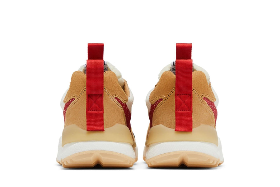 Vista superior do Nike Nike x Tom Sachs Mars Yard 3.0 mostrando abertura, lingueta e cadarços