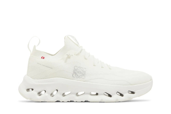 LOEWE ホワイト シューズ Tênis On Cloudtilt 2 x Loewe Sand White Branco | LK Sneakers