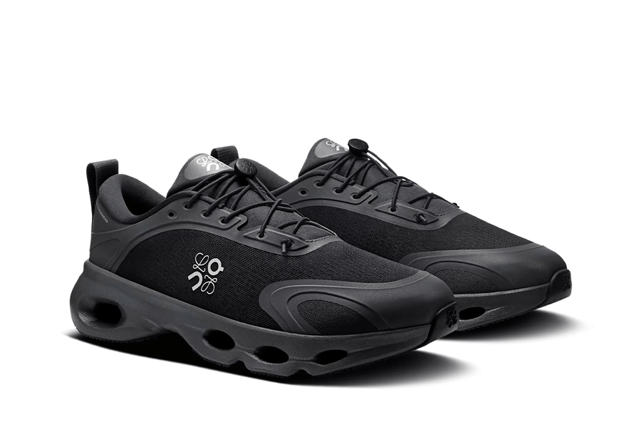 Vista em detalhe do On Running x Loewe On Running Cloudsolo Loewe Black mostrando textura do material e acabamento