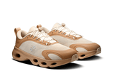 Vista em detalhe do On Running x Loewe On Running Cloudsolo Loewe Dark Sand Cream mostrando textura do material e acabamento