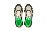Vista frontal do On Running x Loewe On Running Cloudsolo Loewe Khaki Green Sand mostrando biqueira e costuras