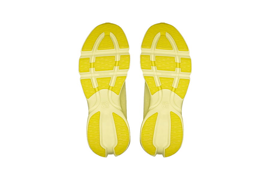 Vista frontal do On Running x Loewe On Running Cloudsolo Loewe Lime Green mostrando biqueira e costuras