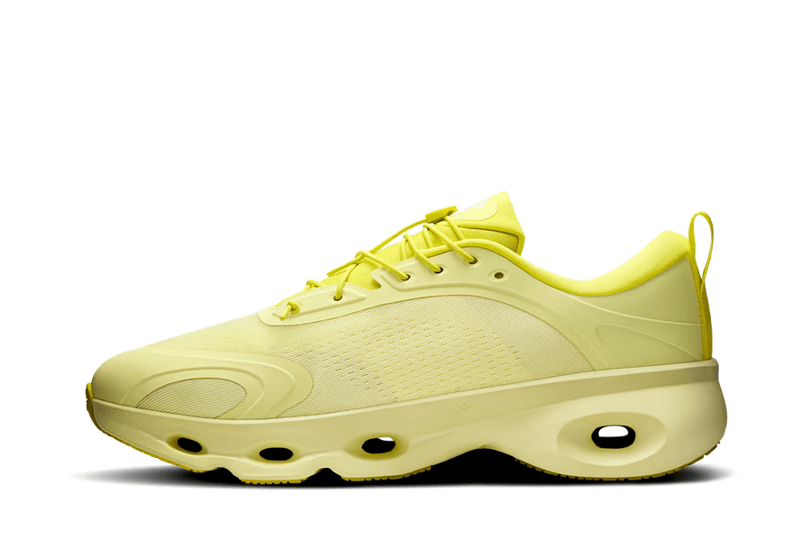 Vista traseira do On Running x Loewe On Running Cloudsolo Loewe Lime Green mostrando calcanheira e detalhes do solado